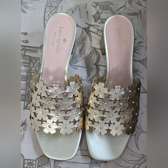 Kate Spade NWOT Metallic Floral Sandals - Picture 1 of 6